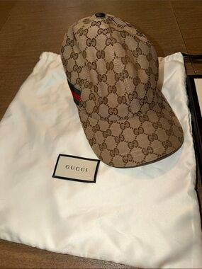 Gucci Brown GG Supreme Canvas Cap with Green-Red Web